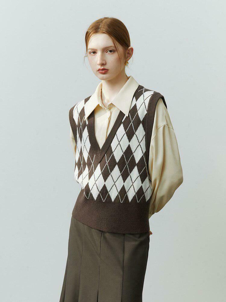 Light Academia Argyle Sweater Vest - Trendy Y2K Fashion for a Chic Korean Look