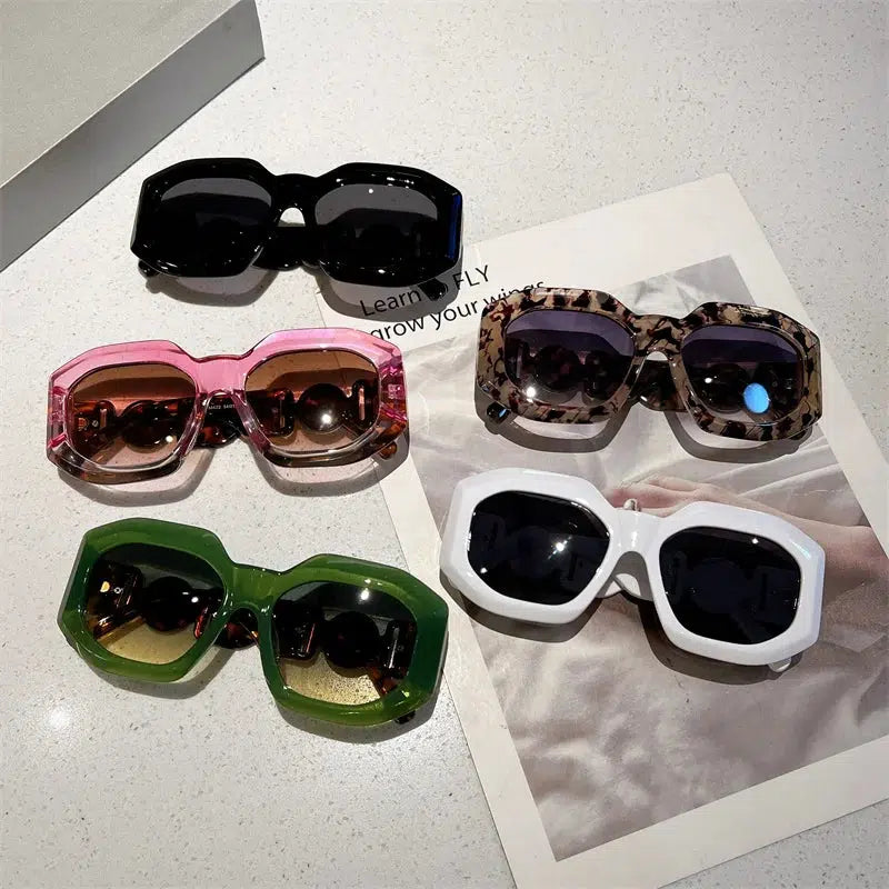 Trendy Oversized Square Sunglasses for Y2K Style Outfits and Grunge Fashion Lovers