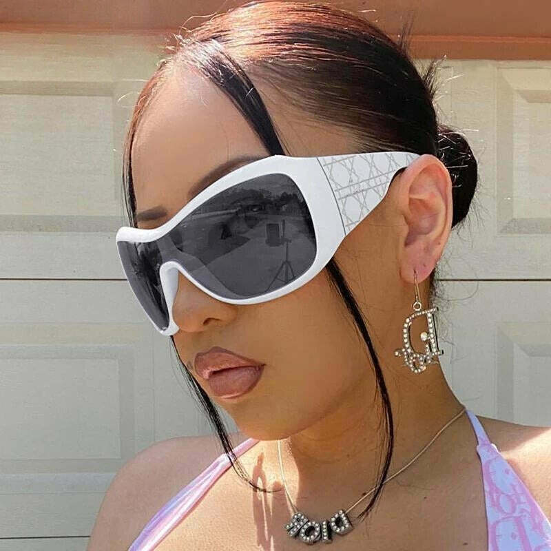 Y2K Oversized Shield Sunglasses for Trendy Coquette and Hippie Fashion Enthusiasts